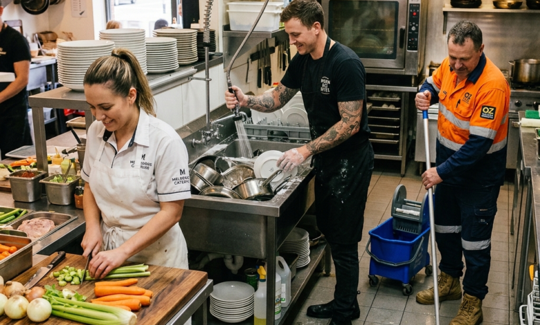 مطلوب مساعد مطبخ وغسل أطباق وعامل تنظيف للعمل فورًا