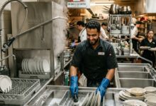 وظائف مطاعم في كندا: غاسل أطباق براتب يصل إلى 16 دولار بالساعة